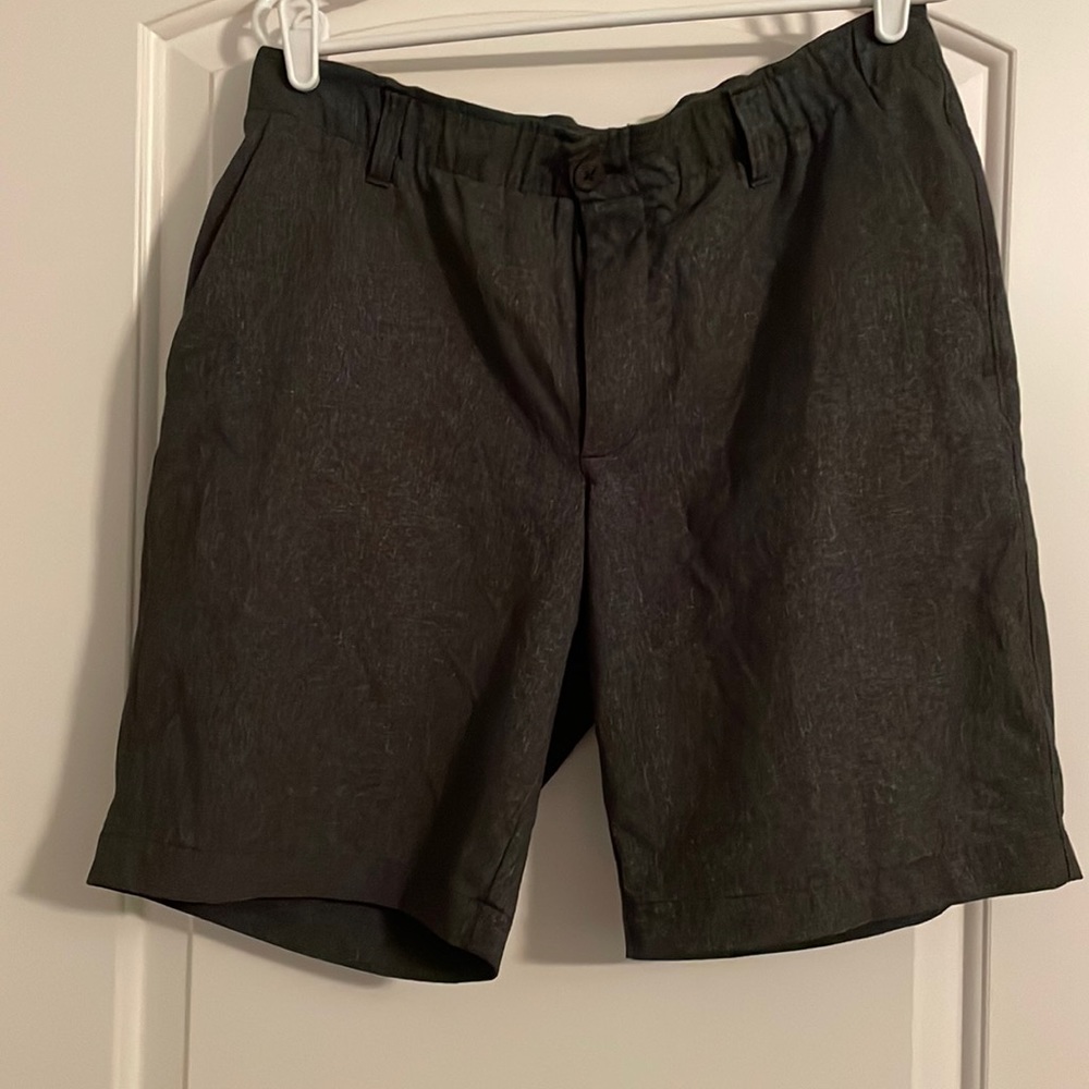 Men’s Black Under Armour Golf Shorts Size 36